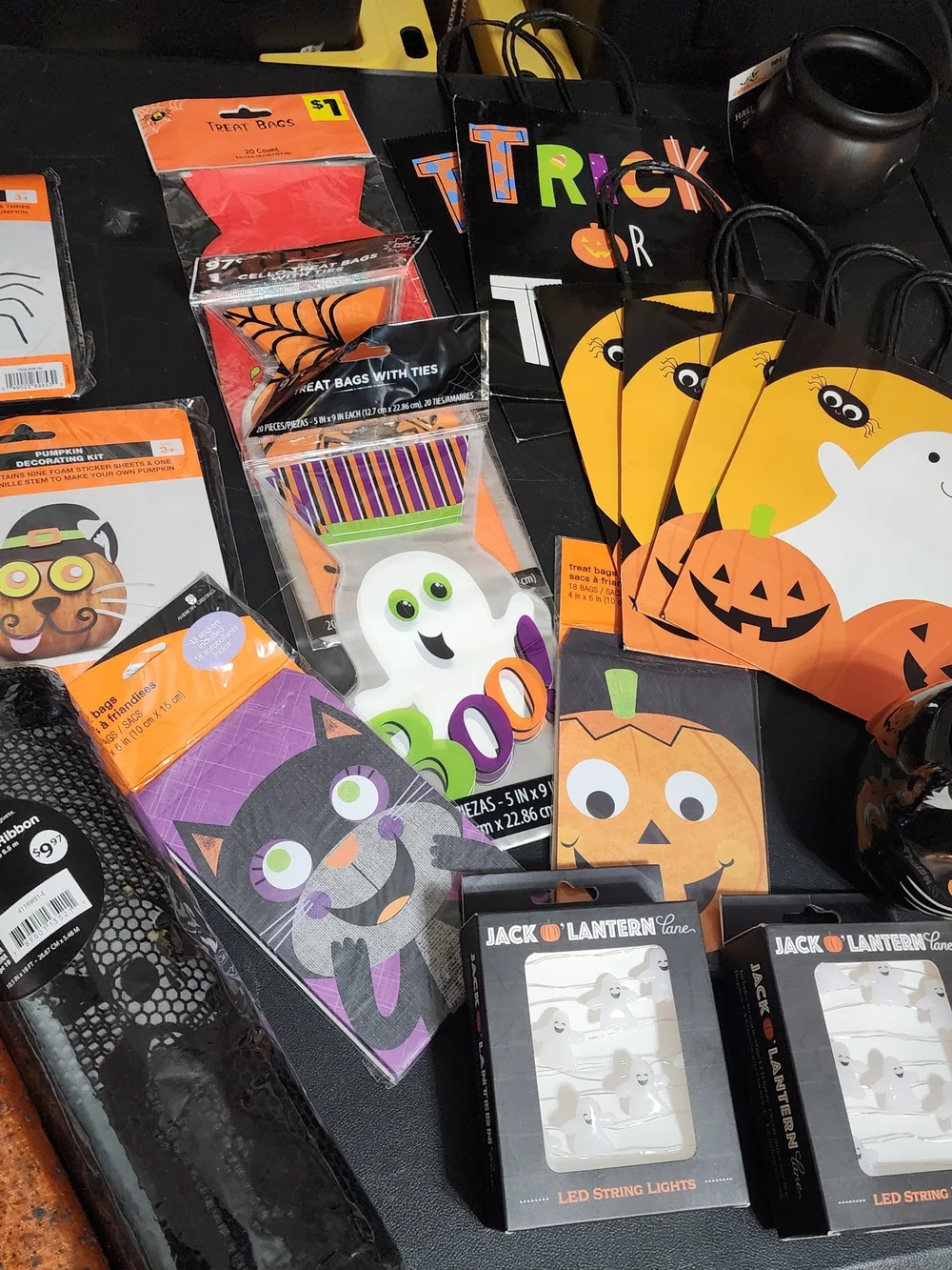 25 Pc Halloween Party Bundle